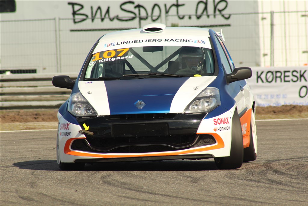 Ole Klitgaard skulle lige vænne sig til Renault Clio 3 raceren igen, som han faktisk debuterede i for 17 år siden hos selv samme Sally Racing. Siden da har han været forbi en masse andre biltyper.
(Foto: JJ Media)